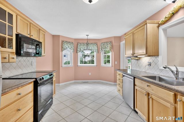 10 Knollwood Circle, Enfield, CT 06082