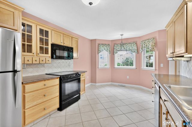 10 Knollwood Circle, Enfield, CT 06082