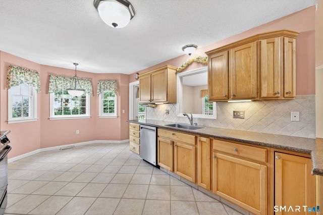 10 Knollwood Circle, Enfield, CT 06082
