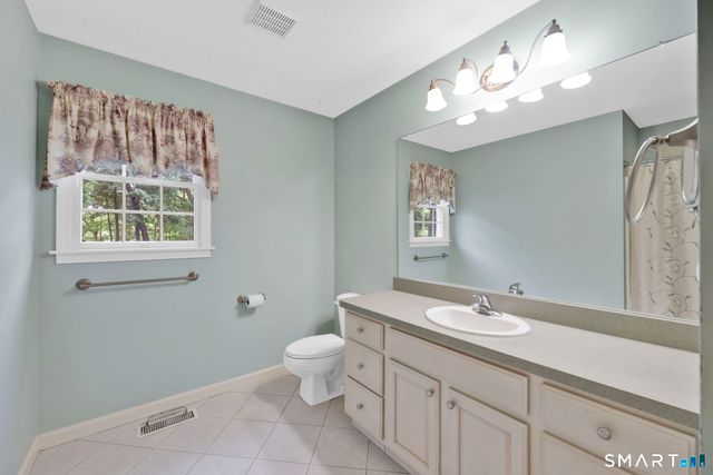 10 Knollwood Circle, Enfield, CT 06082