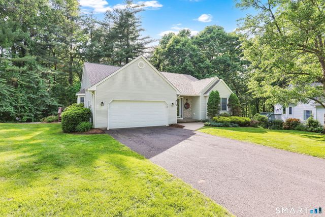 10 Knollwood Circle, Enfield, CT 06082