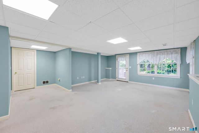 10 Knollwood Circle, Enfield, CT 06082
