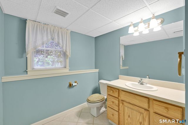 10 Knollwood Circle, Enfield, CT 06082