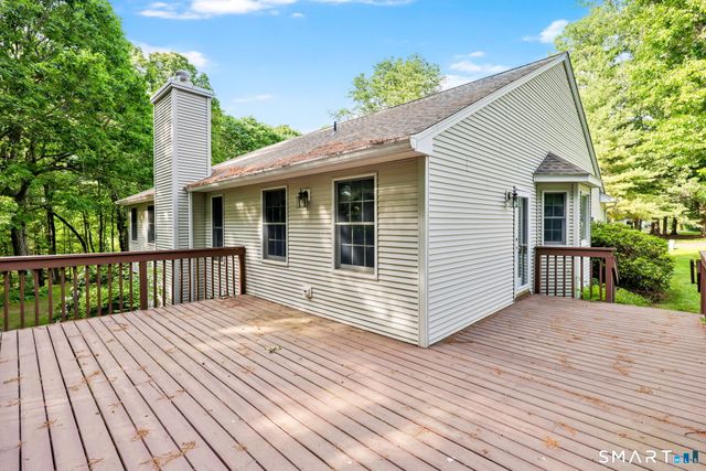 10 Knollwood Circle, Enfield, CT 06082