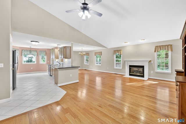 10 Knollwood Circle, Enfield, CT 06082