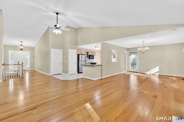 10 Knollwood Circle, Enfield, CT 06082