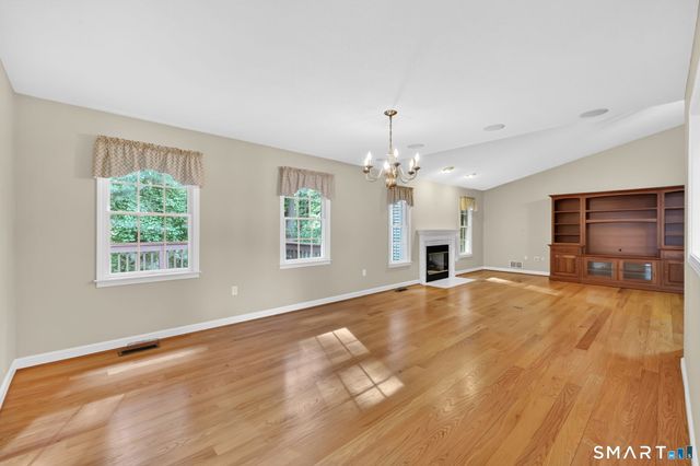 10 Knollwood Circle, Enfield, CT 06082