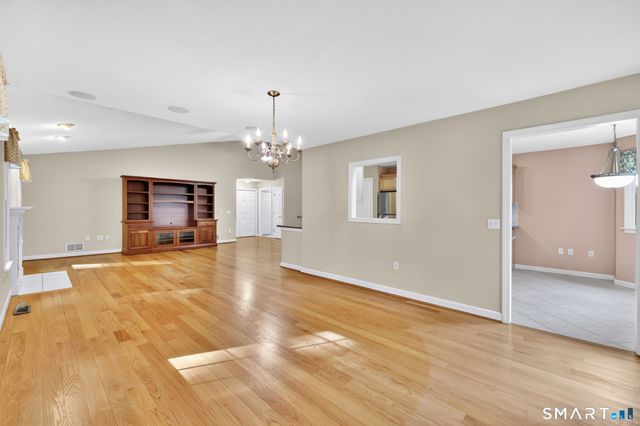 10 Knollwood Circle, Enfield, CT 06082