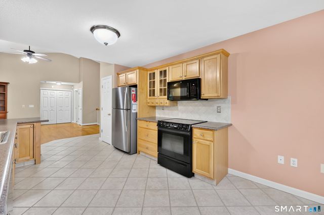 10 Knollwood Circle, Enfield, CT 06082