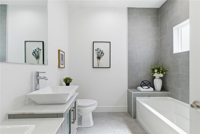 1364 S Ridgeley, Los Angeles, CA 90019