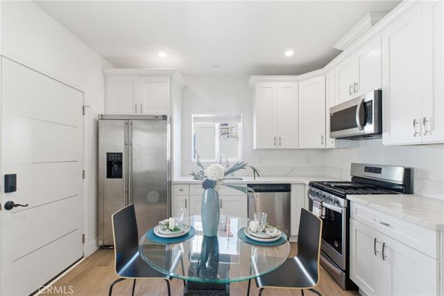 1364 S Ridgeley, Los Angeles, CA 90019