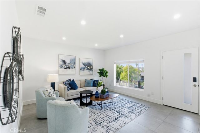 1364 S Ridgeley, Los Angeles, CA 90019