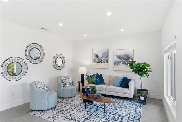 1364 S Ridgeley, Los Angeles, CA 90019