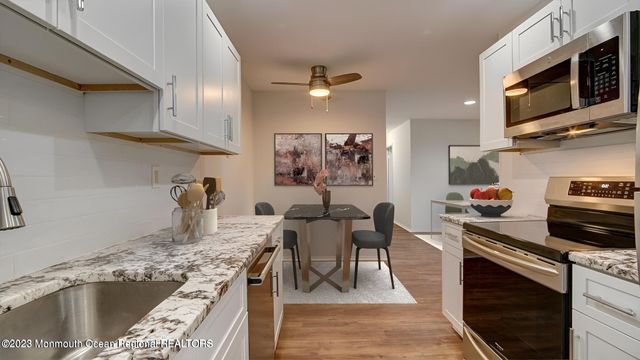 15 Pine Cluster Circle G, Manalapan, NJ 07726