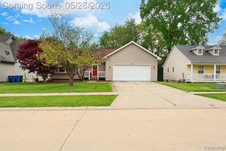 2855 Reflection Avenue, Waterford, MI 48328