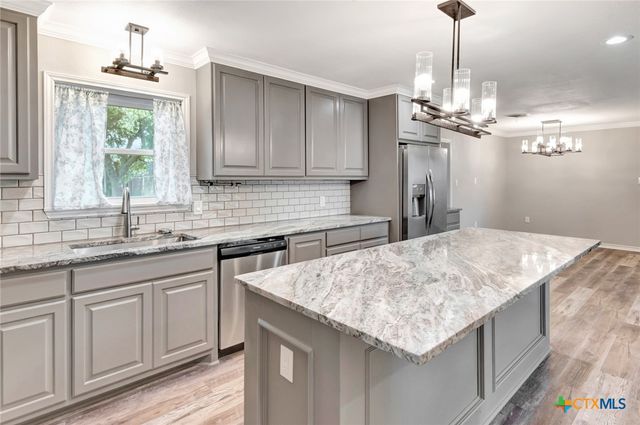 18035 Highway 111 S, Louise, TX 77455