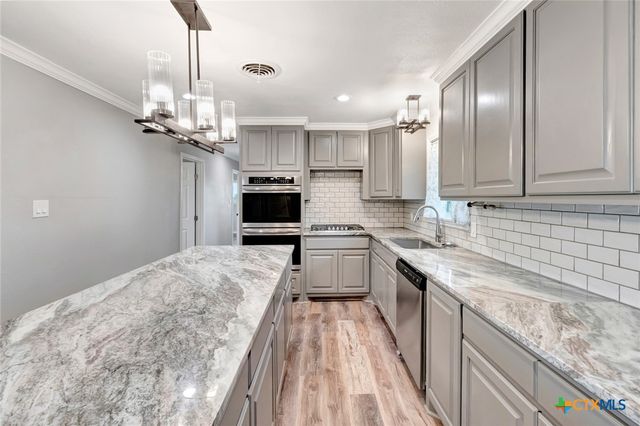 18035 Highway 111 S, Louise, TX 77455