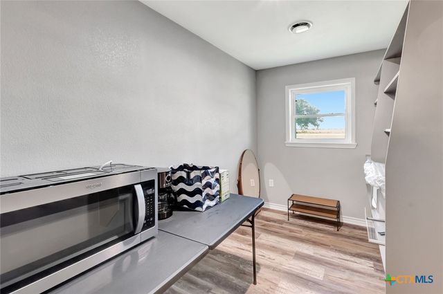 18035 Highway 111 S, Louise, TX 77455