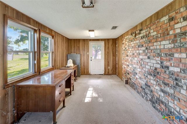 18035 Highway 111 S, Louise, TX 77455