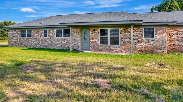 18035 Highway 111 S, Louise, TX 77455