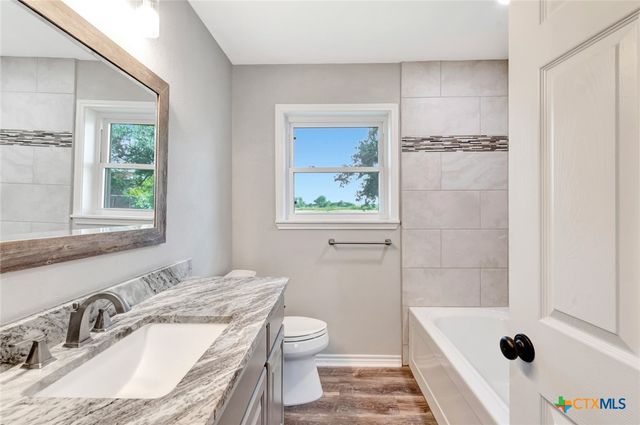 18035 Highway 111 S, Louise, TX 77455