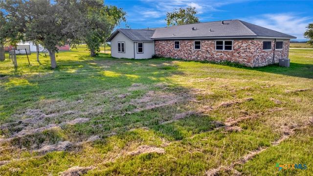 18035 Highway 111 S, Louise, TX 77455