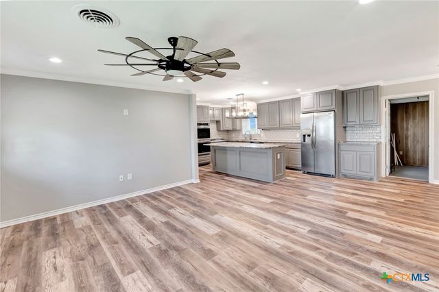 18035 Highway 111 S, Louise, TX 77455