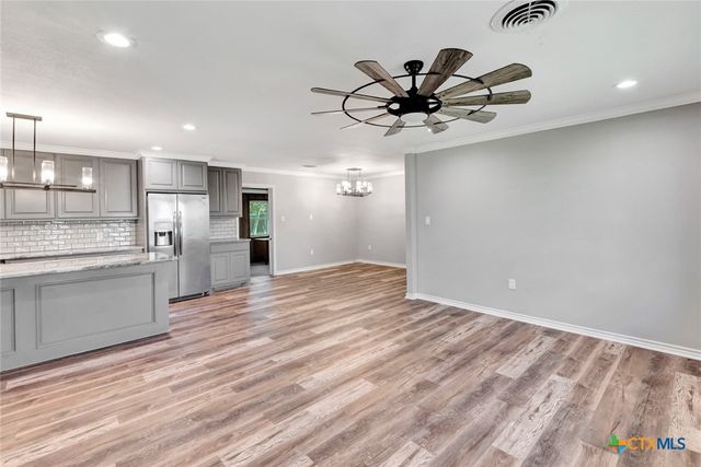 18035 Highway 111 S, Louise, TX 77455