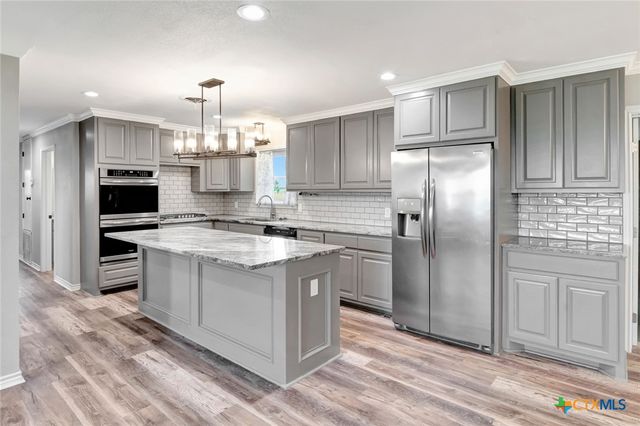 18035 Highway 111 S, Louise, TX 77455