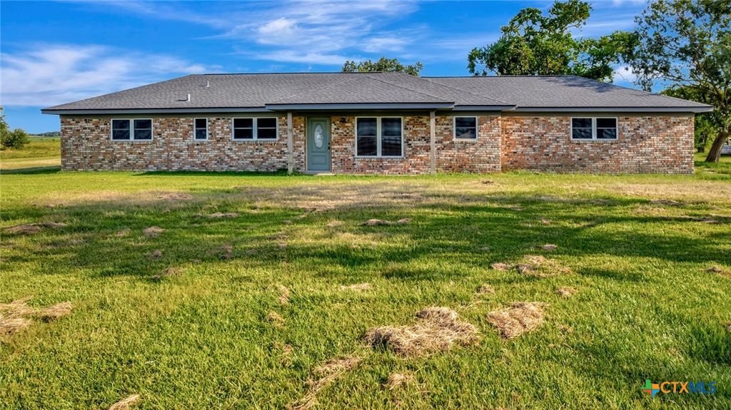 18035 Highway 111 S, Louise, TX 77455
