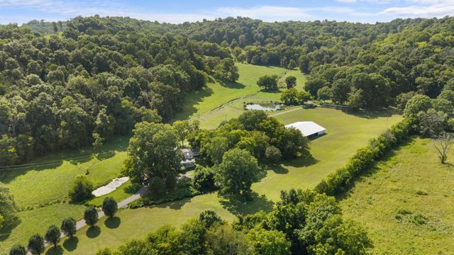 54 Warden Rd, Fayetteville, TN 37334