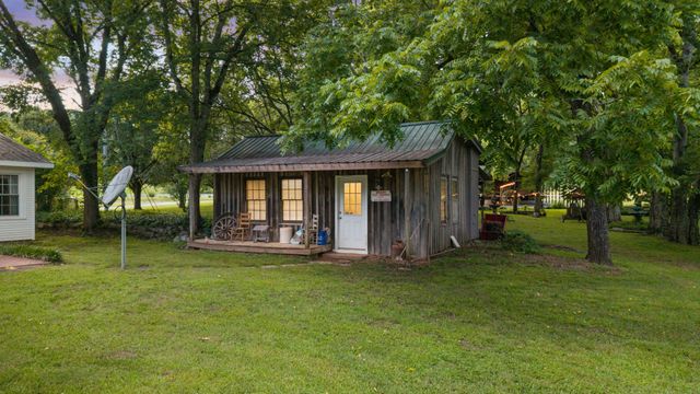 54 Warden Rd, Fayetteville, TN 37334