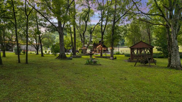 54 Warden Rd, Fayetteville, TN 37334