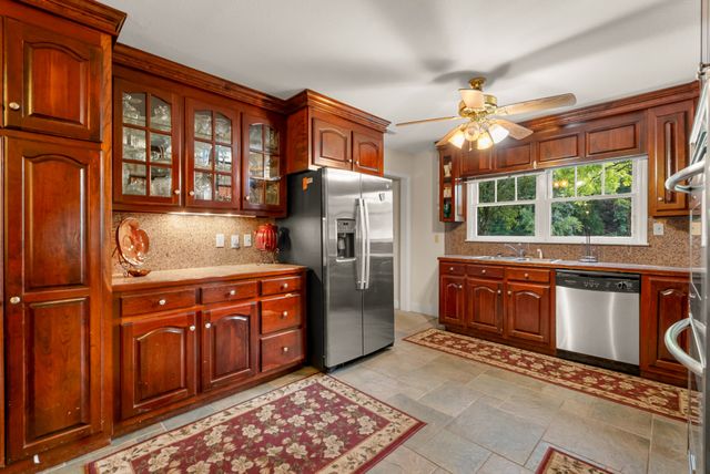 54 Warden Rd, Fayetteville, TN 37334