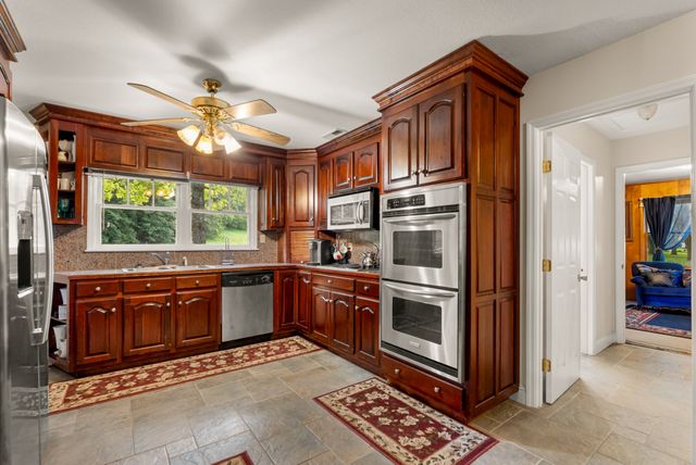 54 Warden Rd, Fayetteville, TN 37334