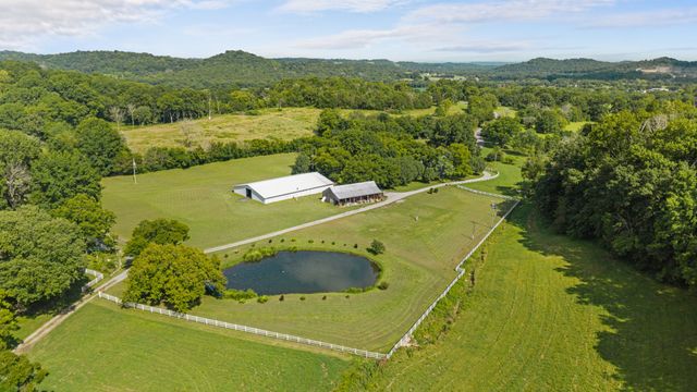 54 Warden Rd, Fayetteville, TN 37334