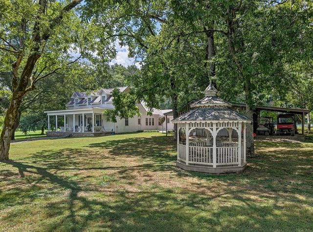 54 Warden Rd, Fayetteville, TN 37334