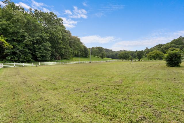 54 Warden Rd, Fayetteville, TN 37334