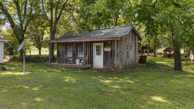 54 Warden Rd, Fayetteville, TN 37334