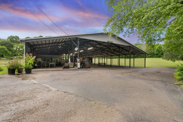 54 Warden Rd, Fayetteville, TN 37334