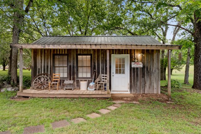 54 Warden Rd, Fayetteville, TN 37334