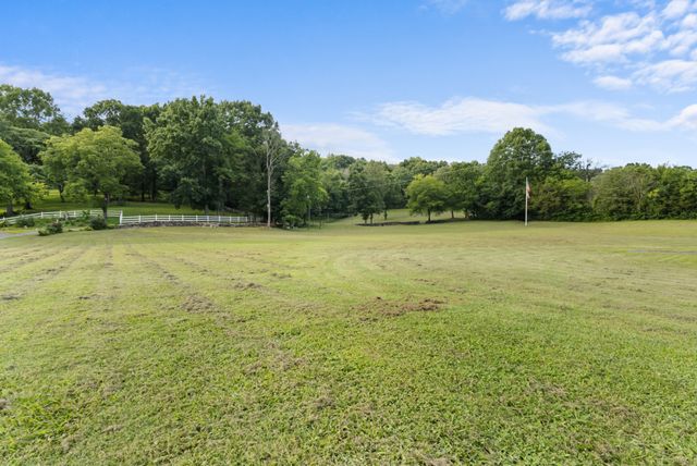 54 Warden Rd, Fayetteville, TN 37334