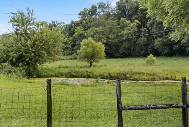 54 Warden Rd, Fayetteville, TN 37334