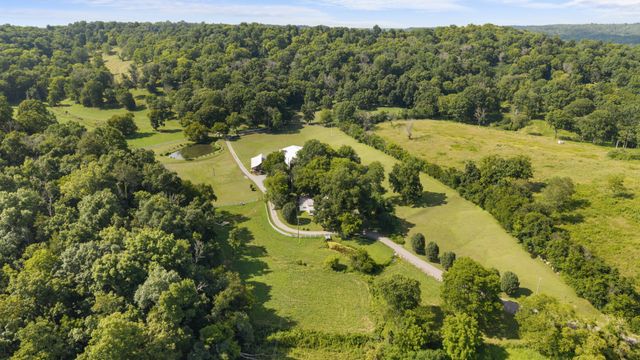 54 Warden Rd, Fayetteville, TN 37334