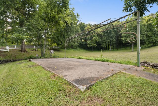 54 Warden Rd, Fayetteville, TN 37334