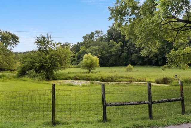 54 Warden Rd, Fayetteville, TN 37334