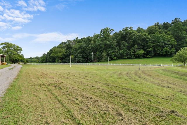54 Warden Rd, Fayetteville, TN 37334