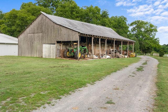 54 Warden Rd, Fayetteville, TN 37334