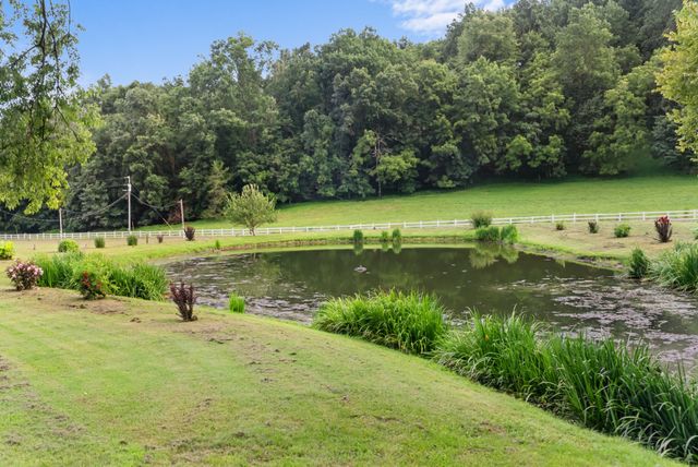 54 Warden Rd, Fayetteville, TN 37334