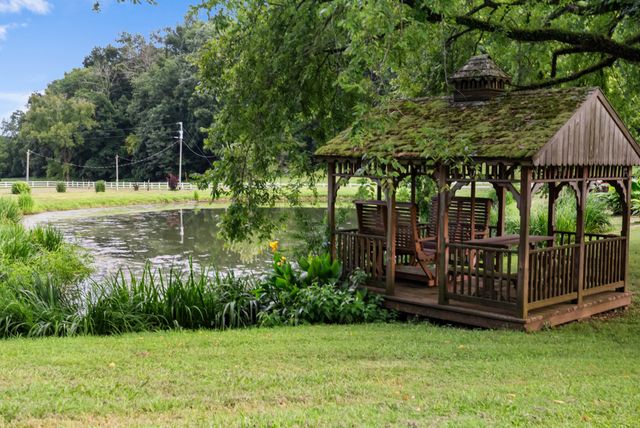 54 Warden Rd, Fayetteville, TN 37334